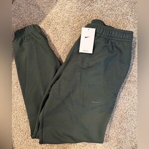 NWT Nike Men’s Dark Green Joggers Size Large